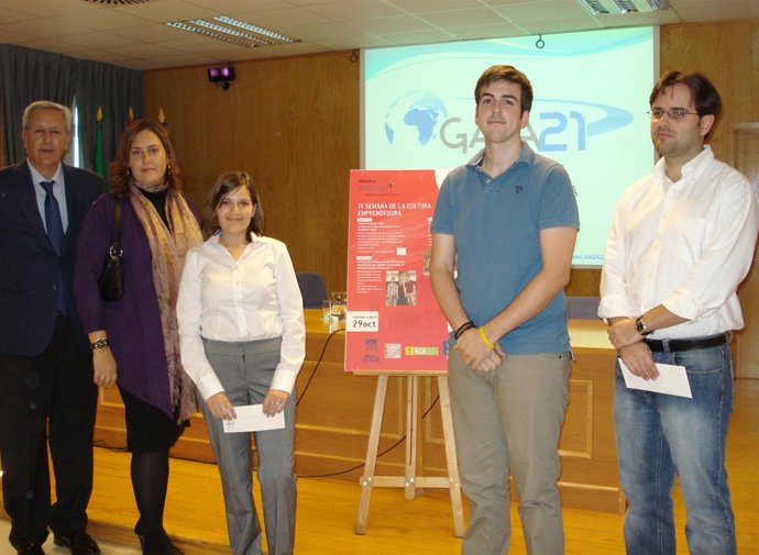 Informática De Gestión Cristina Jiménez Sánchez Y Pablo Vázquez Muñumer Reciben 