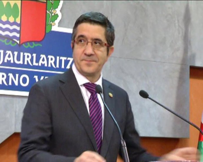 López pide a Batasuna que se desmarque de ETA