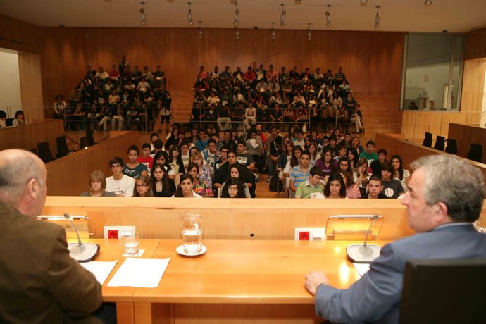 Pendón preside el acto de homenaje a Miguel Hernández