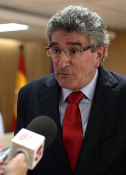 El consejero de Gobernación y Justicia de la Junta de Andalucía, Luis Pizarro