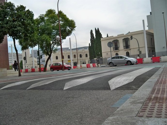 Badén situado antes de acceder a la calle Enramadilla en Sevilla