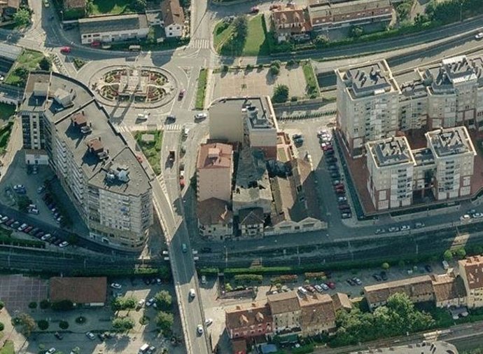 Naves calle Industria, Camargo