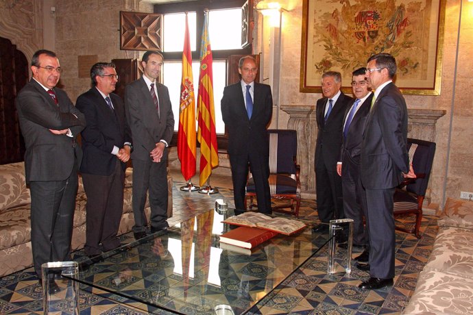 Francisco Camps con los dirigentes del SIP de CAM, Cajastur, Caja Extremadura y 