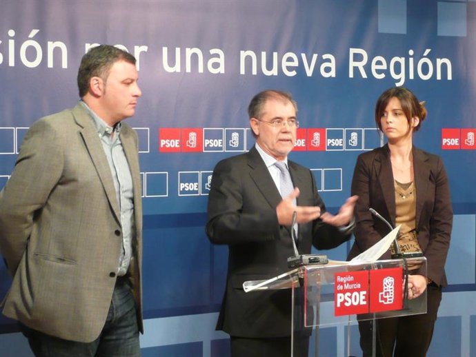 Mármol, Fernández Bermejo y Sara García en rueda de prensa sobre PGE