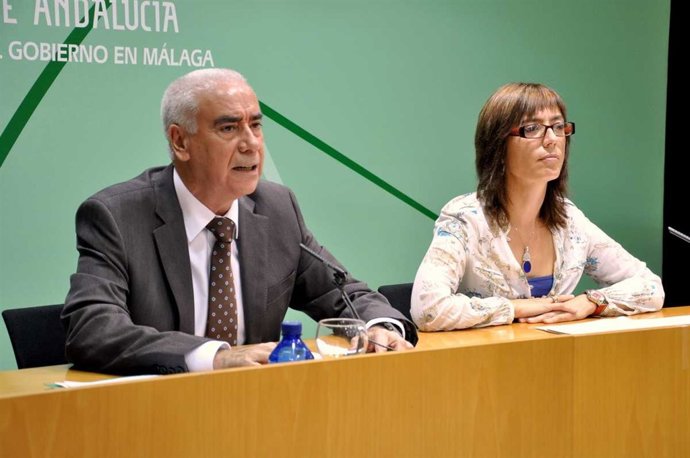 El Consejero de Turismo, Comercio y Deporte, Luciano Alonso, y la delegada provi