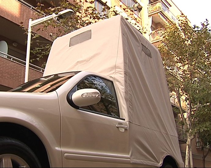 Llega a Barcelona el 'Papamóvil' de Benedicto XVI