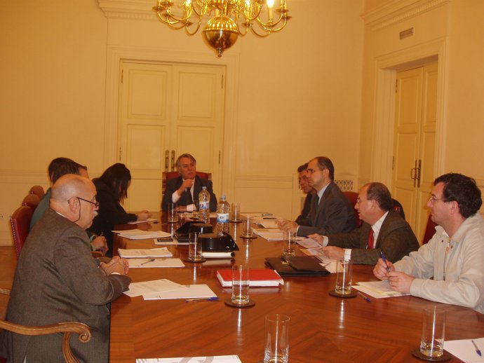 Reunión para establecer el dispositivo de tráfico en León.