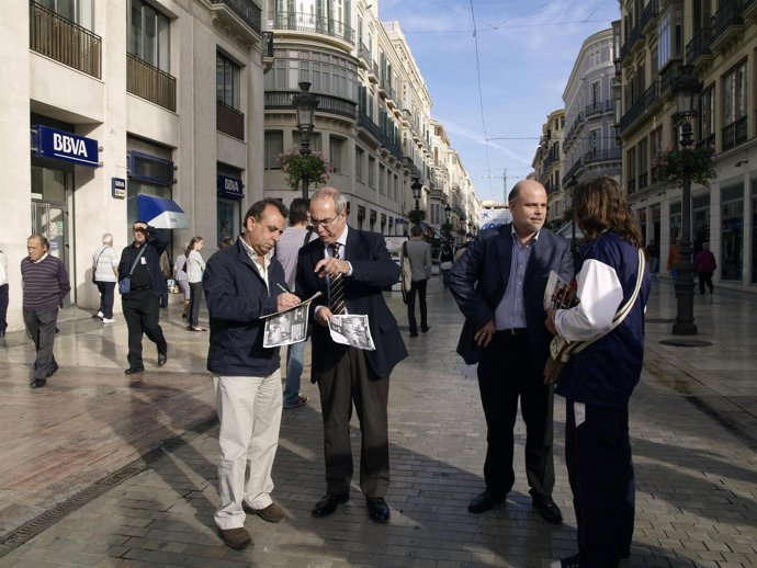 Inicio de la campaña de recogida de firmas para reclamar que la Alcazaba y Gibra