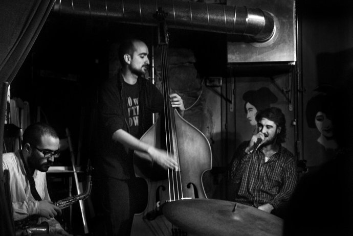 Kase.O cantando con Jazz Magnetism