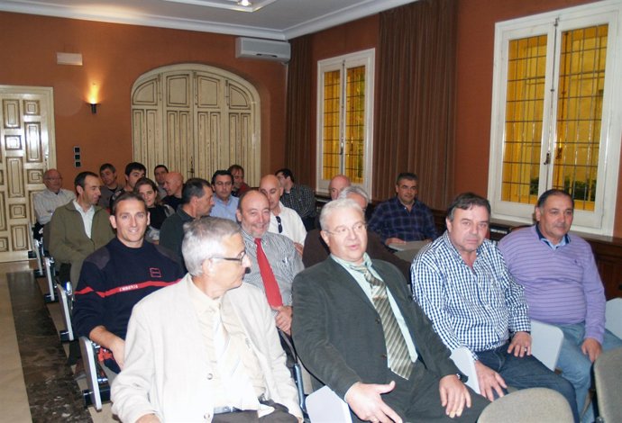 Imagen de la reunión en la DPH