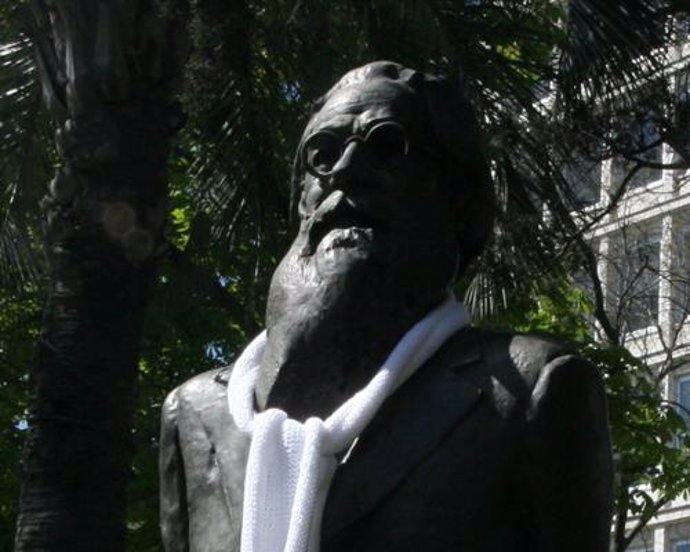 Valle Inclán estatua