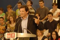 Fernández apuesta por la "transparencia" y dice que el PSOE "no tiene nada que ocultar"