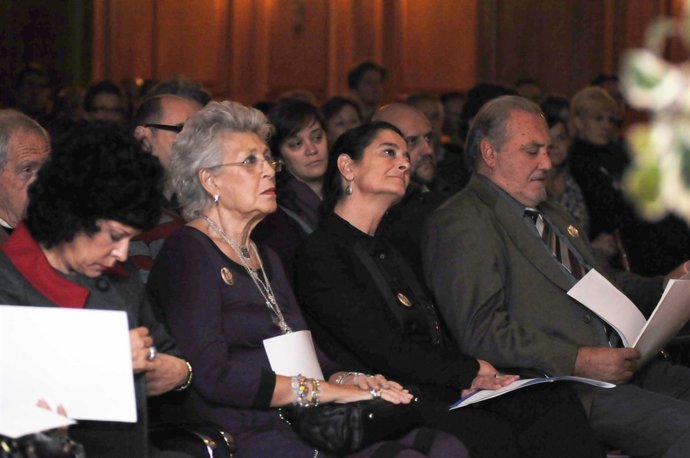 Participantes en el homenaje a Miguel Hernández