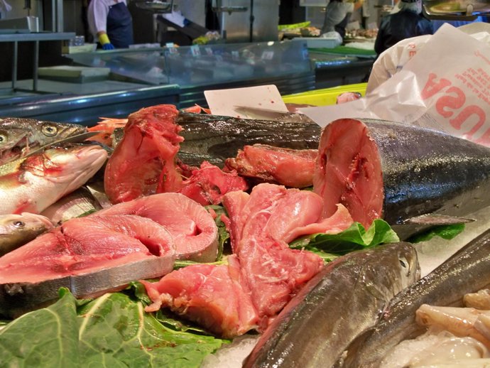 Bonito y pescado fresco en el Mercado de la Esperanza de Santander
