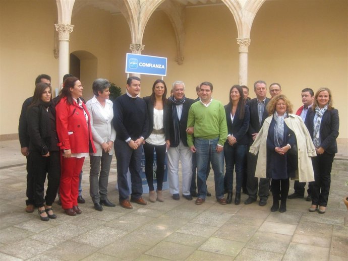 El presidente regional del PP, Javier Arenas, y el presidente provincial, Elías 