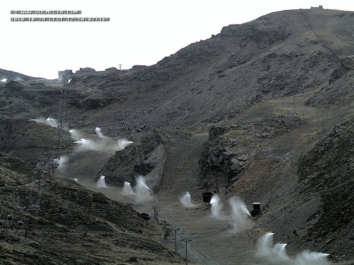Prueba de cañones de nieve en Sierra Nevada