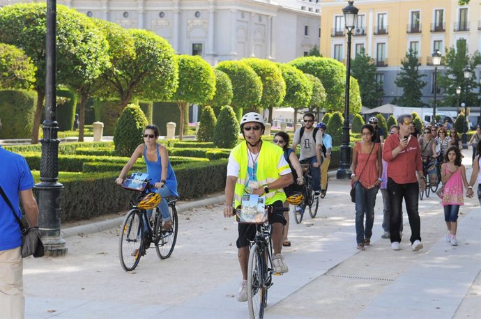 Ciclistas dando un paseo