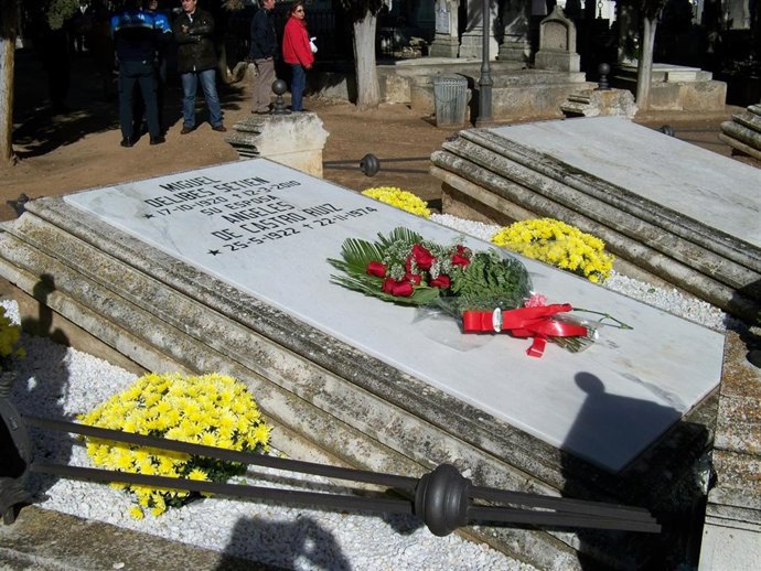 Tumba de Miguel Delibes en Valladolid