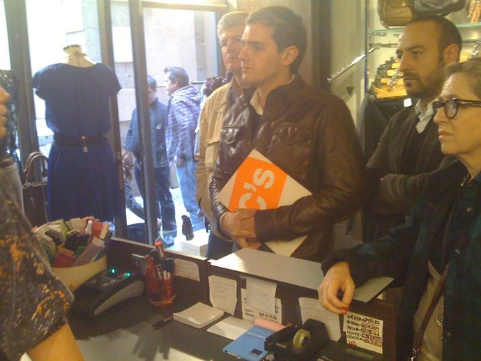 Albert Rivera en un establecimiento del Born