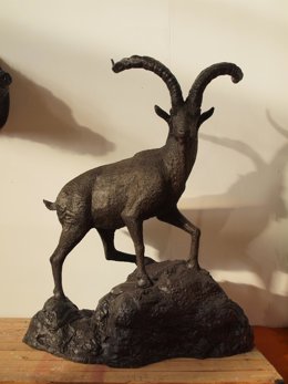 El Escultor Extremeño Víctor Campón Expone En El Centro Comercial Ruta De La Pla