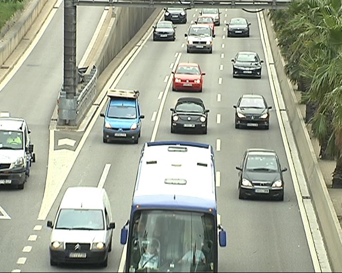 Tráfico denso en Barcelona durante operación salida