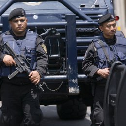 Policia en Tijuana, Mexico, recursos
