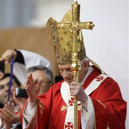 El papa, Benedicto XVI, na so visita a Inglaterra.