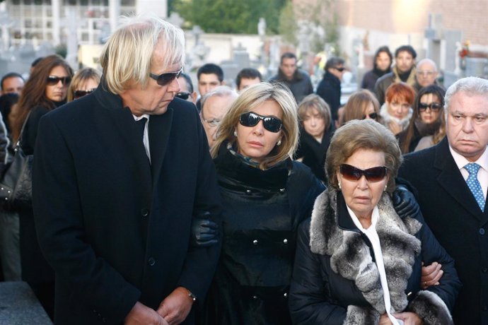 Matthias Kühn, Norma Duval y Purificación en el funeral de Carla Duval