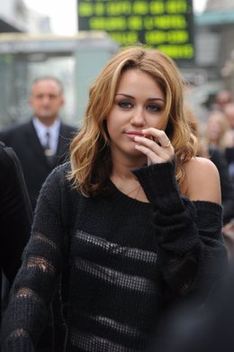 Miley Cyrus en el rodaje de su última película 'LOL' en Paris 