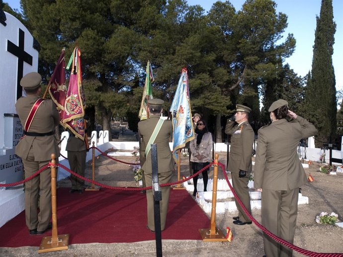 Homenaje a militares fallecidos