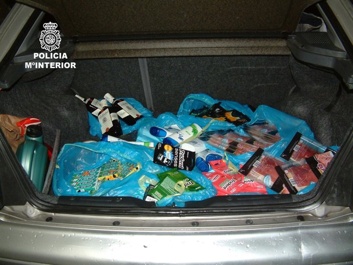 Policía Nacional (El CNP Detiene A Tres Rumanos Por Hurtar En Varios Establecimi