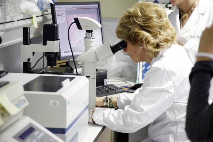 Aguirre durante su visita al Centro de Biología Molecular Severo Ochoa