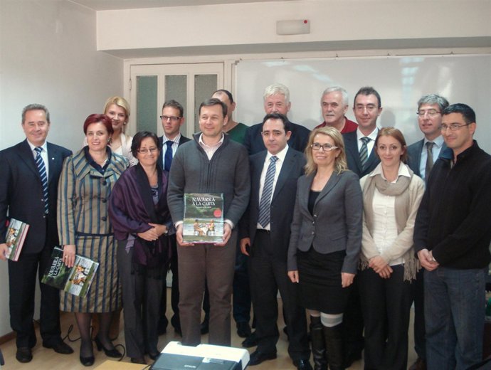  integrantes del grupo de trabajo, junto con los participantes de la delegación 
