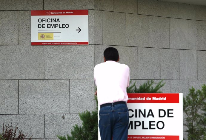 Parado en una oficina de empleo