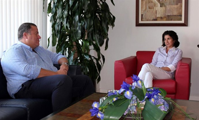 Encuentro mantenido entre el alcalde de La Unión, Francisco Bernabé, y la consej