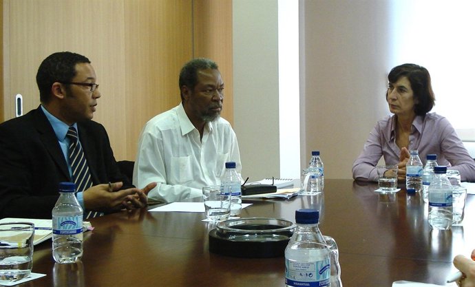 Ana Fernández y representante de Haití