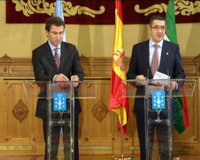 Patxi López rechaza "jugar al enfrentamiento entre partidos" en la lucha contra ETA y llama a la "unidad"