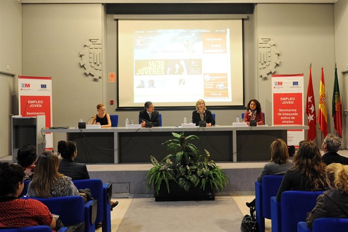 Guerra entrega los primeros diplomas de 'Empleo joven'