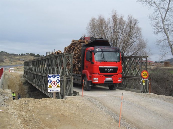 Camión transportando madera