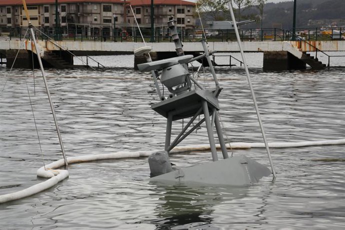Embarcación hundida en la Escuela Naval de Marín