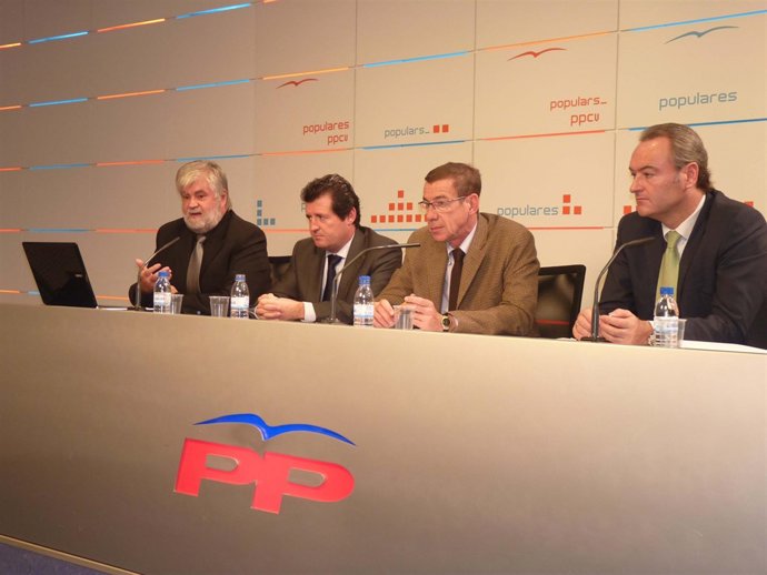 reunión con alcaldes y portavoces del PP