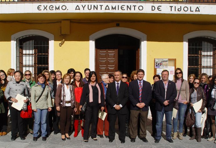 DIPUTACION NOTA Y FOTO USERO ENTREGA SUBVENCIONES MUJERES EMPRESARIAS