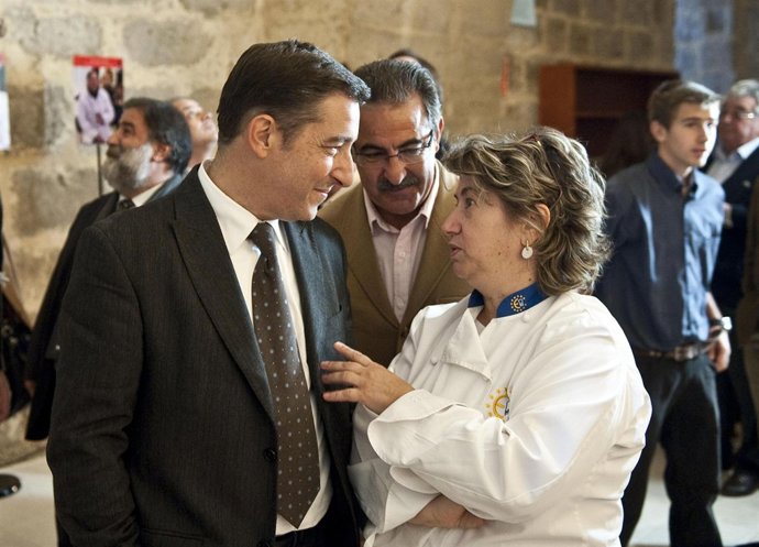 El cocinero galardonado, Joan Roca, y Fátima Pérez converan en presencia del dip