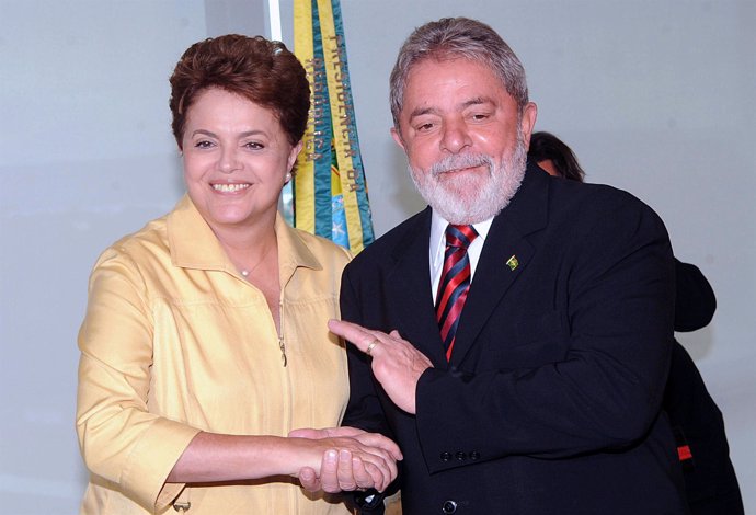 La presidenta electa de Brasil, Dilma Rousseff, y el mandatario saliente, Luiz I