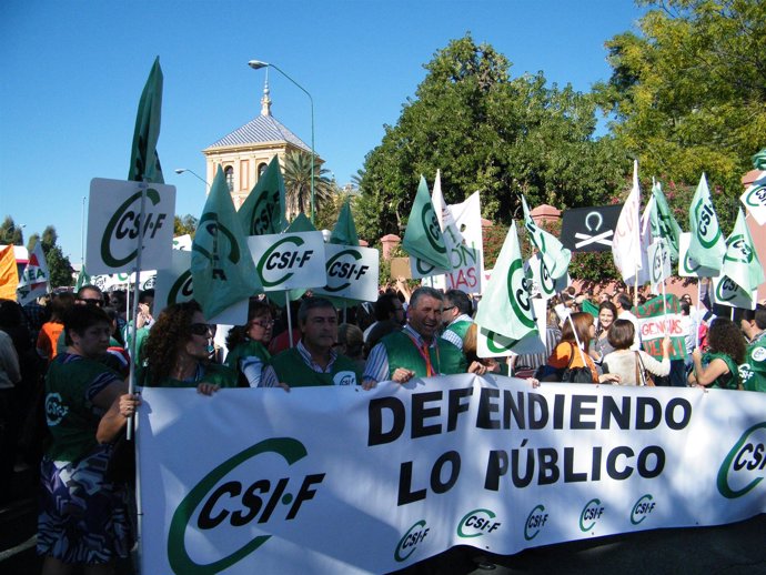 Concentración de empleados públicos ante San Telmo