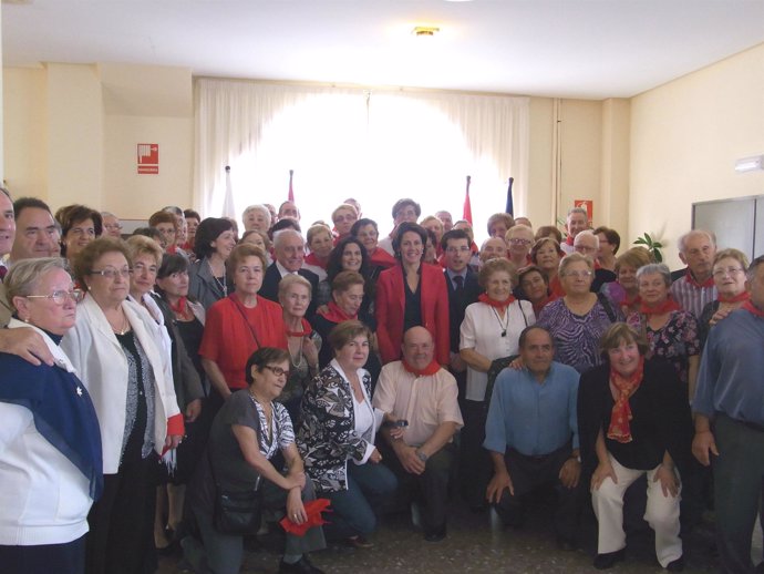 La consejera García Malo y la alcaldesa Barcina, con algunos de los participante