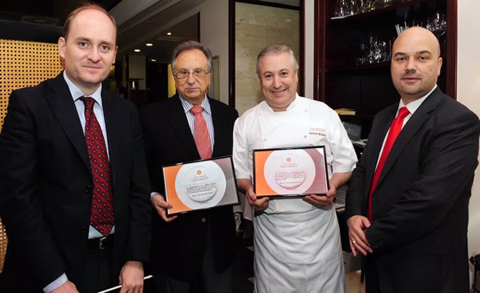 De izquierda a derecha: Jose Ramón Carrasco Presidente Club Murcia Gourmet, Tomá