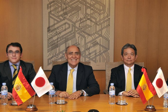 González y Ambe (centro y derecha)