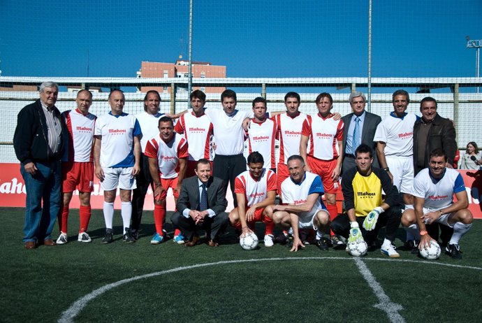 foto de equipo derbi veteranos atletico de madrid real madrid