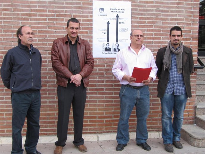 De izquierda a derecha, el concejal de IU-LV en Molina, Francisco Antonio Vicent